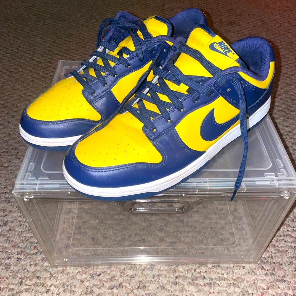 Selling my Nike - Dunk Low Michigan